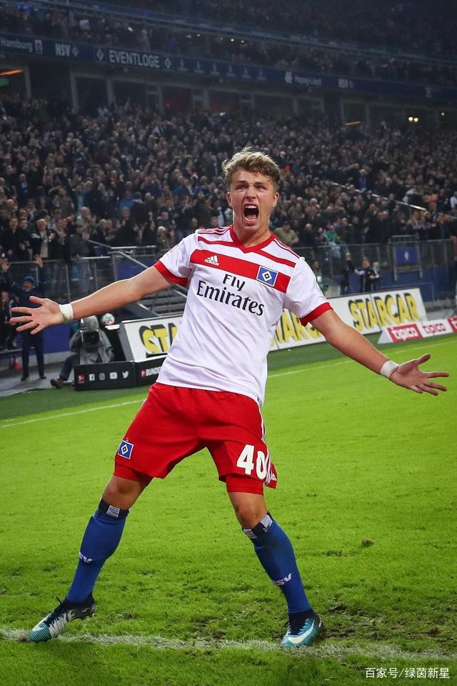 关于莱万多夫斯基连续十场比赛得分超过反败为胜，拜仁不断突破！比赛高潮迭起的信息